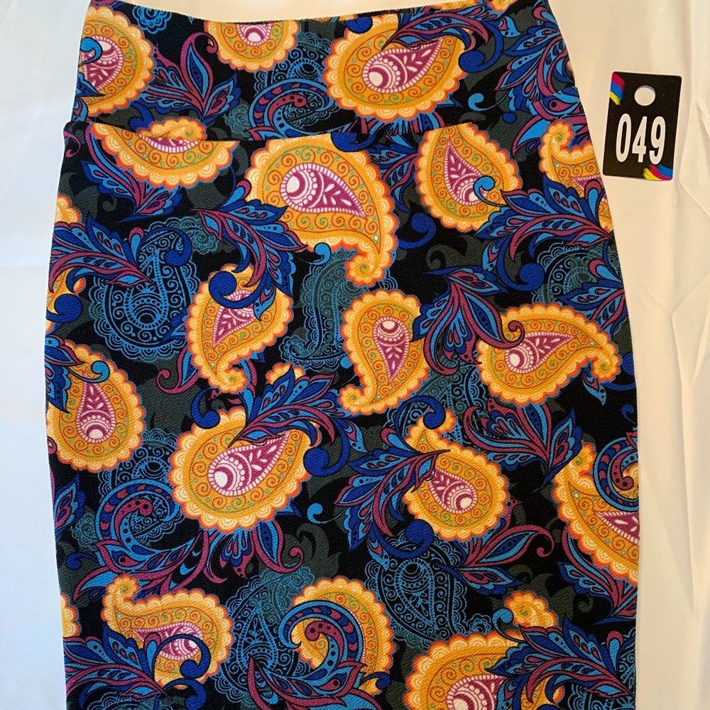 LulaRoe Skirt Black w/ Gold Paisley Sz. M - 049